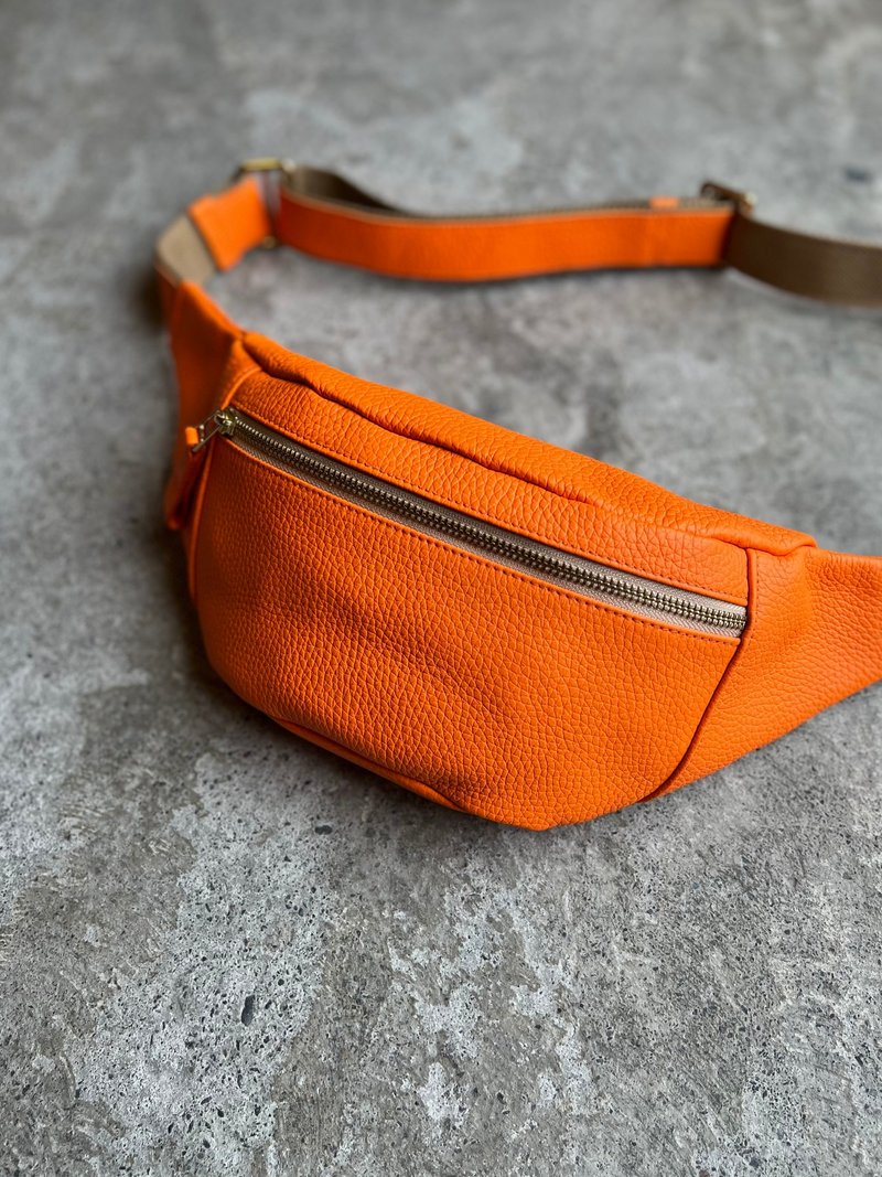 Chest Bag Summer Orange [LBT Pro] - กระเป๋าแมสเซนเจอร์ - หนังแท้ สีส้ม