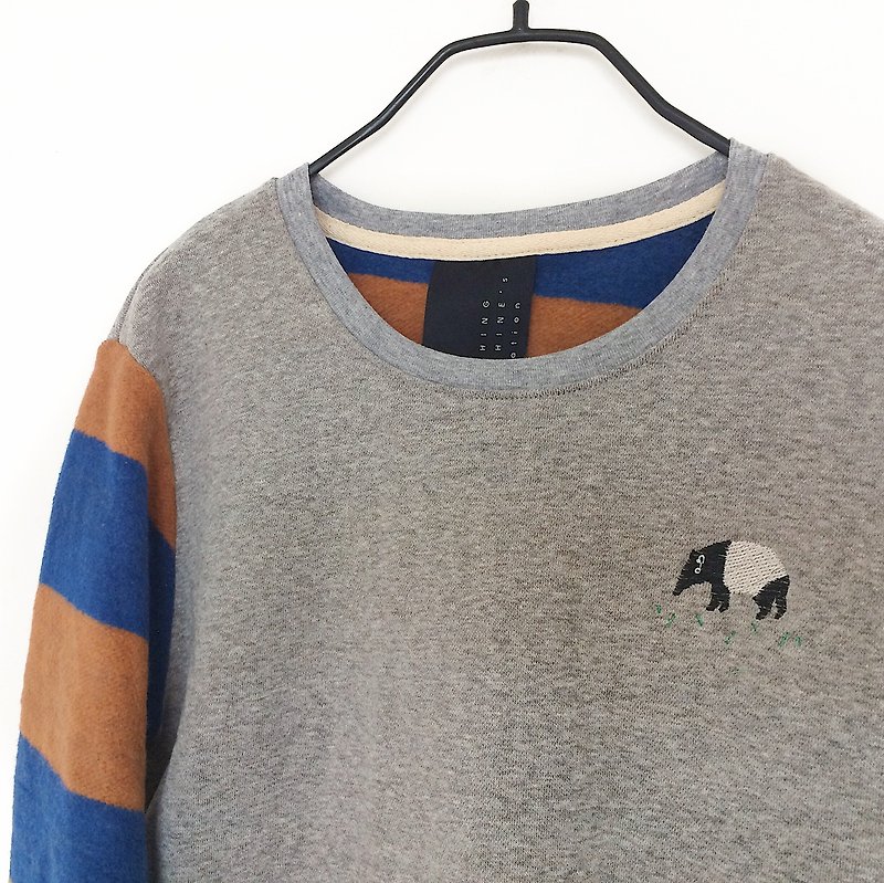Tapir / Embroidery  // Sweater /// Striped Sleeves - 女毛衣/針織衫 - 棉．麻 多色