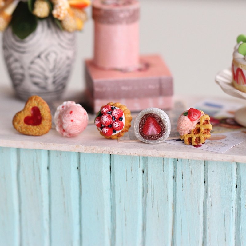 草莓季袖珍耳環套組 Strawberry Season Miniature Earring Set - 耳環/耳夾 - 黏土 粉紅色