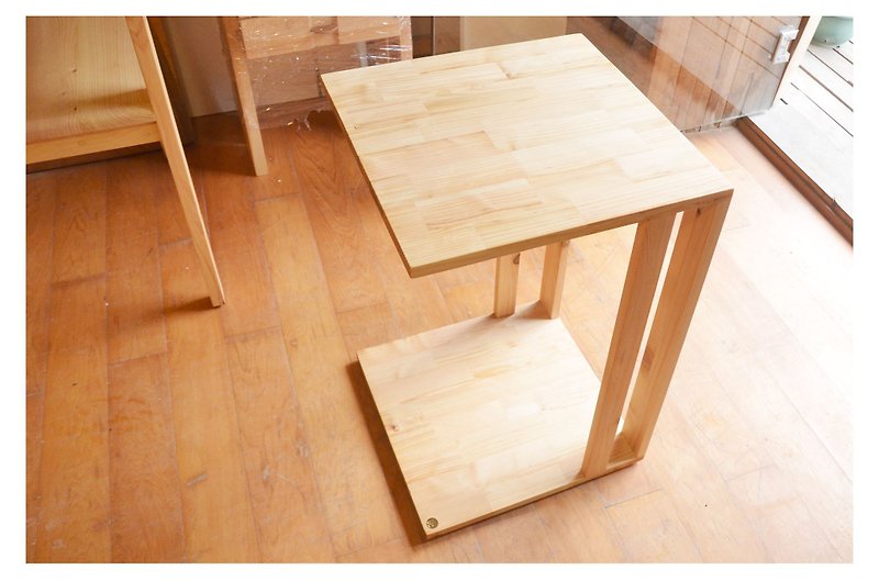 いいえ、バックプレーン側ん数日_ヒノキ|小さなサイドテーブル、スペースの魔術師 - その他の家具 - 木製 オレンジ