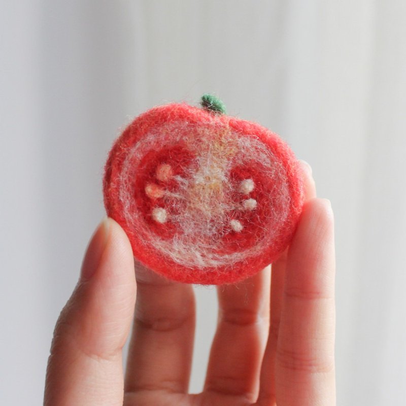 Wool felt hand-made tomato vegetable brooch/pin original food series children's girlfriend exchange gifts - เข็มกลัด - ขนแกะ สีแดง