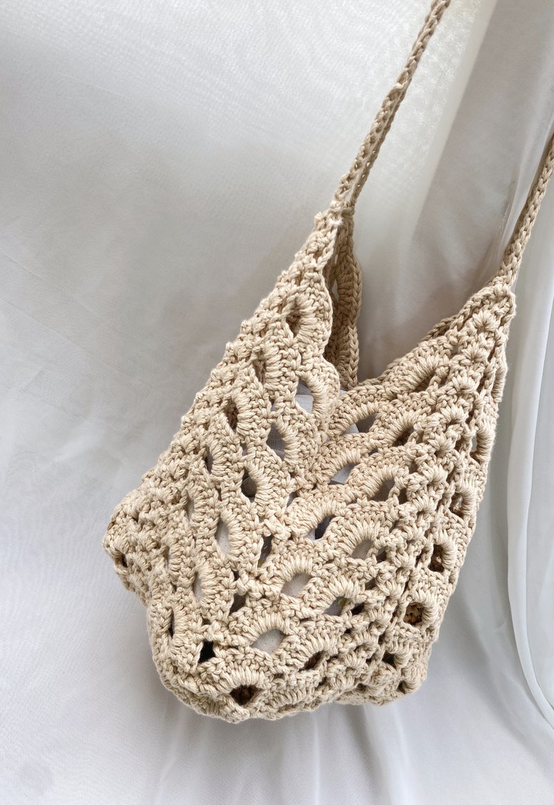 Good day handmade. Korean cotton thread natural style lotus leaf hollow bag (milk tea color) - กระเป๋าเครื่องสำอาง - ผ้าฝ้าย/ผ้าลินิน สีกากี