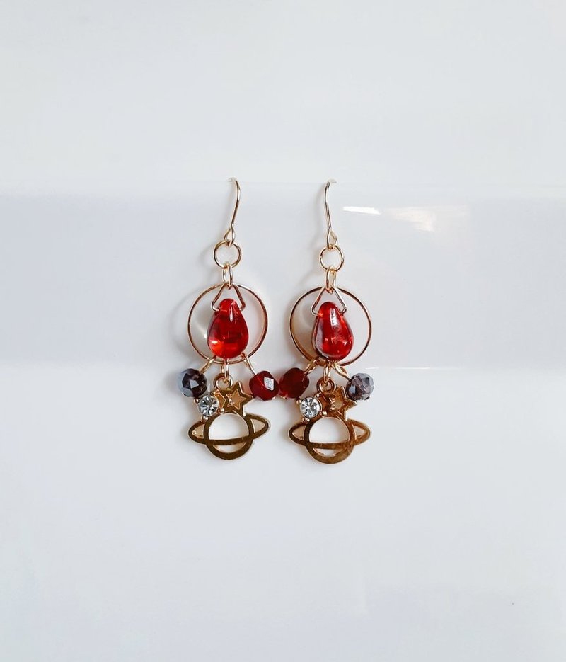 Gorgeous red earrings with Saturn charm and circle hoops. JCJ Red earrings Birthday gift Space motif Red Stylish Hypoallergenic earrings or Clip-On can be changed - ต่างหู - แก้ว สีแดง