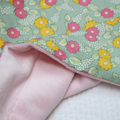 Atelier M.Y Made in korea flower baby minky blanket (new born baby gift) 新生兒, 出産祝い, 布 ブランケッ