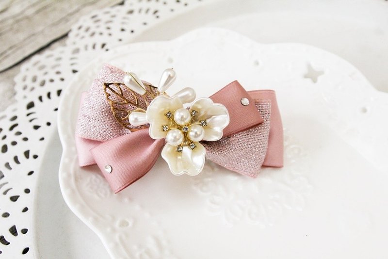 Extravagant pink princess asymmetrical bowknot French clip - เครื่องประดับผม - ผ้าฝ้าย/ผ้าลินิน สึชมพู
