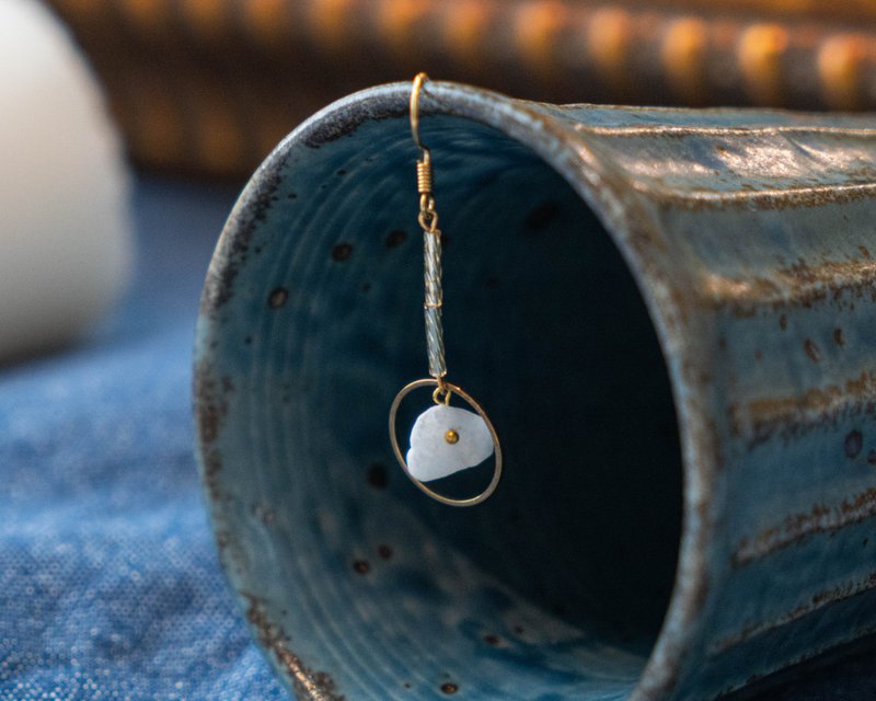 石スイ-春分のサークル片側ブラブライヤリングホワイトマーブルイヤリング手作りジュエリー独占デザイン - ピアス・イヤリング - 石 ホワイト