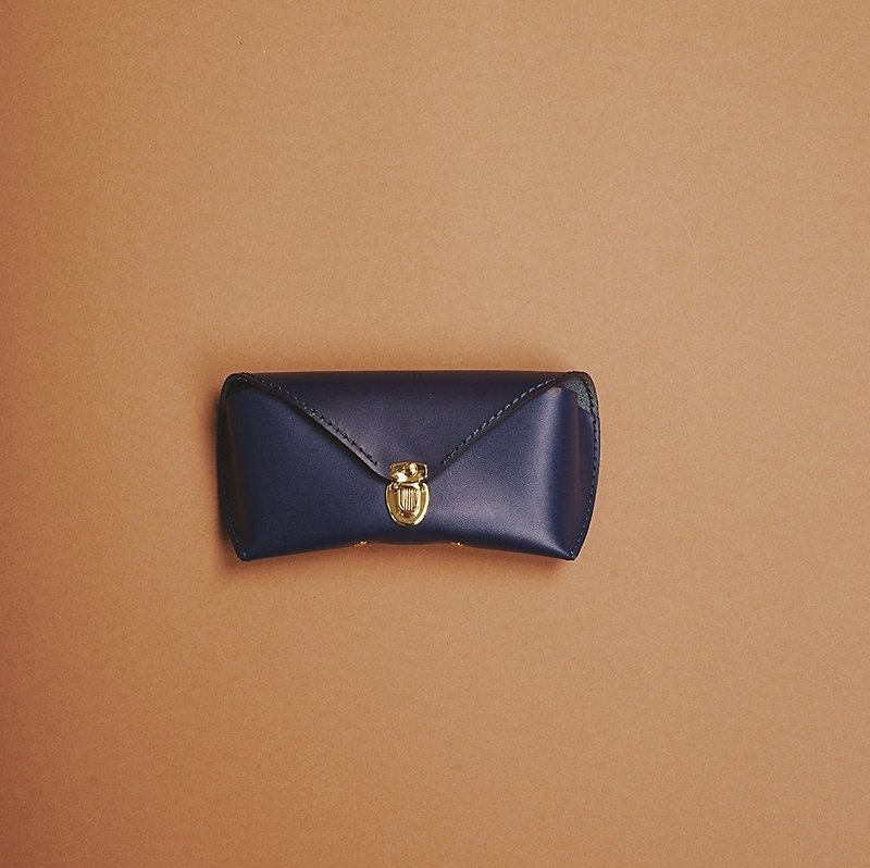 Vegetable tanned glasses case navy spectacles case fete - Leather Goods - Genuine Leather Blue