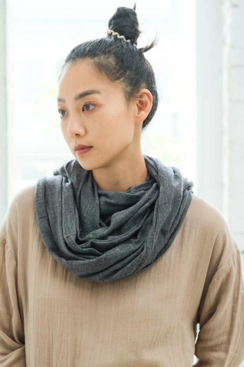 Cashmere Monochrome Scarf Dark Gray - ผ้าพันคอถัก - ขนแกะ สีเทา