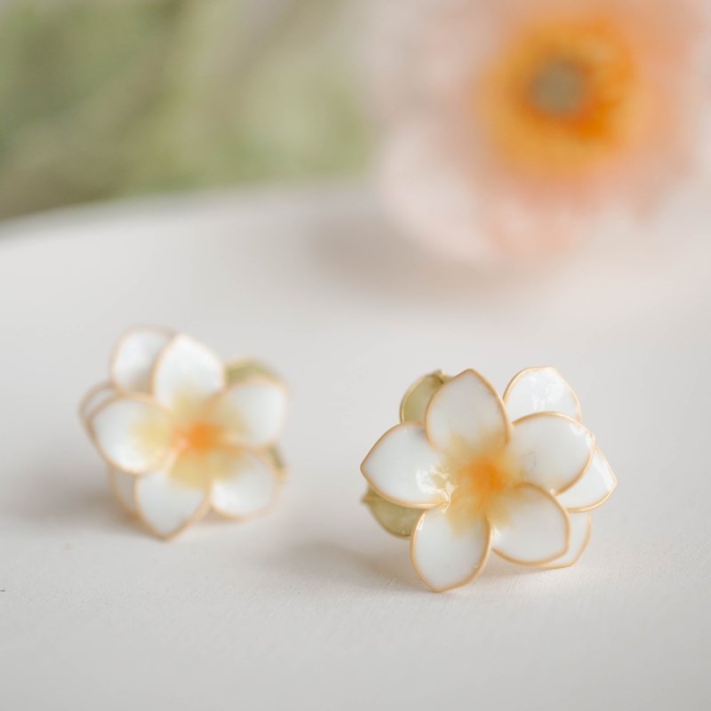 [Hua Wen] The flower of hope. Plumeria. Hua Wen logo. Ear pins/ Clip-On - ต่างหู - โลหะ สีเหลือง