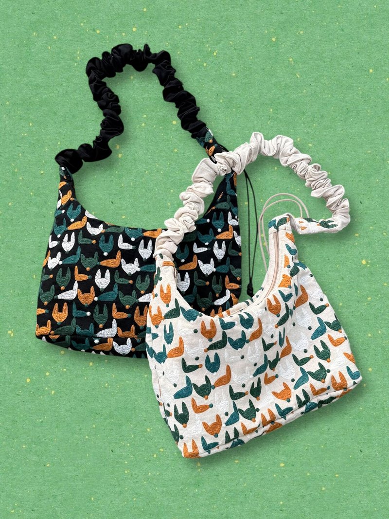 小牛村/ 米白 黑 斜背包 肩背包 狐狸刺繡 兩用手工包 布包 - 側背包/斜背包 - 聚酯纖維 白色