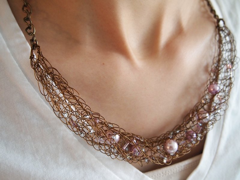 Stylish hand braided Bronze wire purple brown artificial pearl necklace - สร้อยคอ - โลหะ สีนำ้ตาล