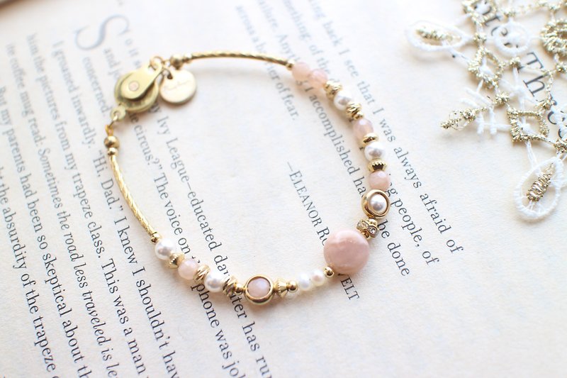 溫柔-太陽石 珍珠 黃銅手鍊 - 手鍊/手環 - 其他金屬 粉紅色