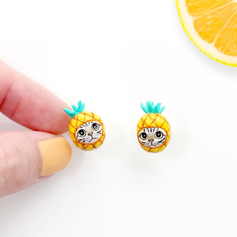 Pineapple Cat Earrings, Cat Stud Earrings, Pineapple Earrings, cat lover gifts - ต่างหู - ดินเหนียว สีเหลือง