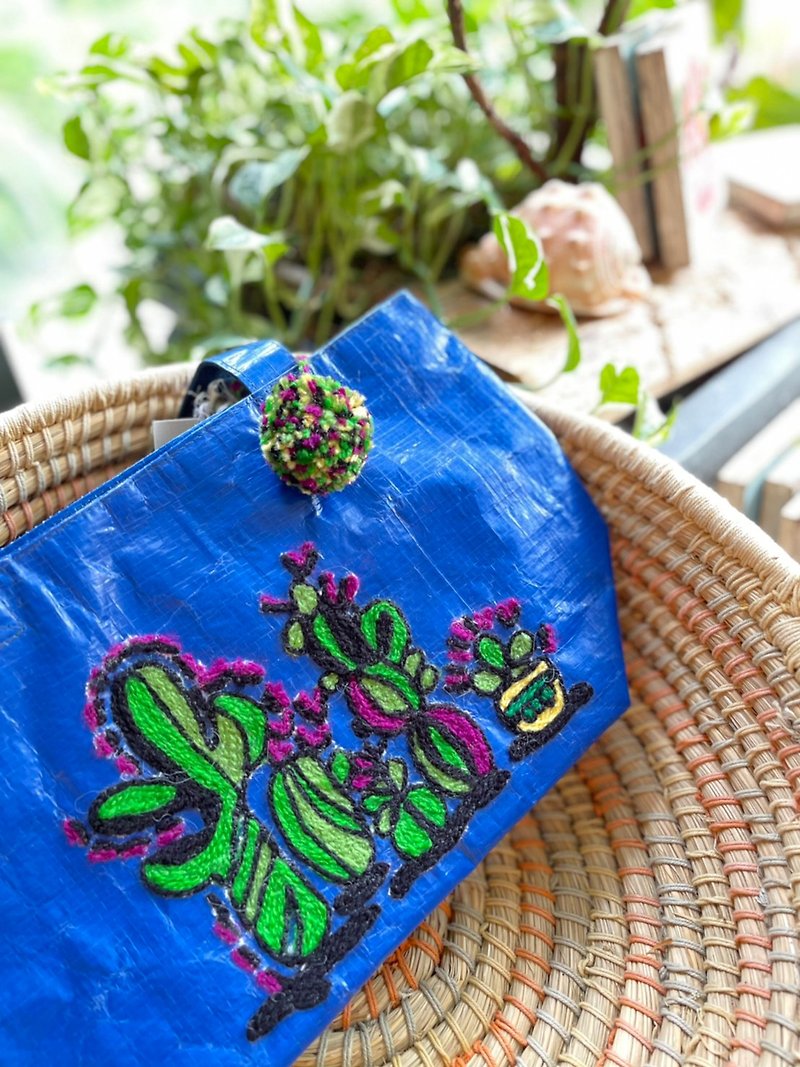 Green Design Embroidered Small Meal Bag GreenBagging* Cactus 3 Colors - Handbags & Totes - Other Materials 