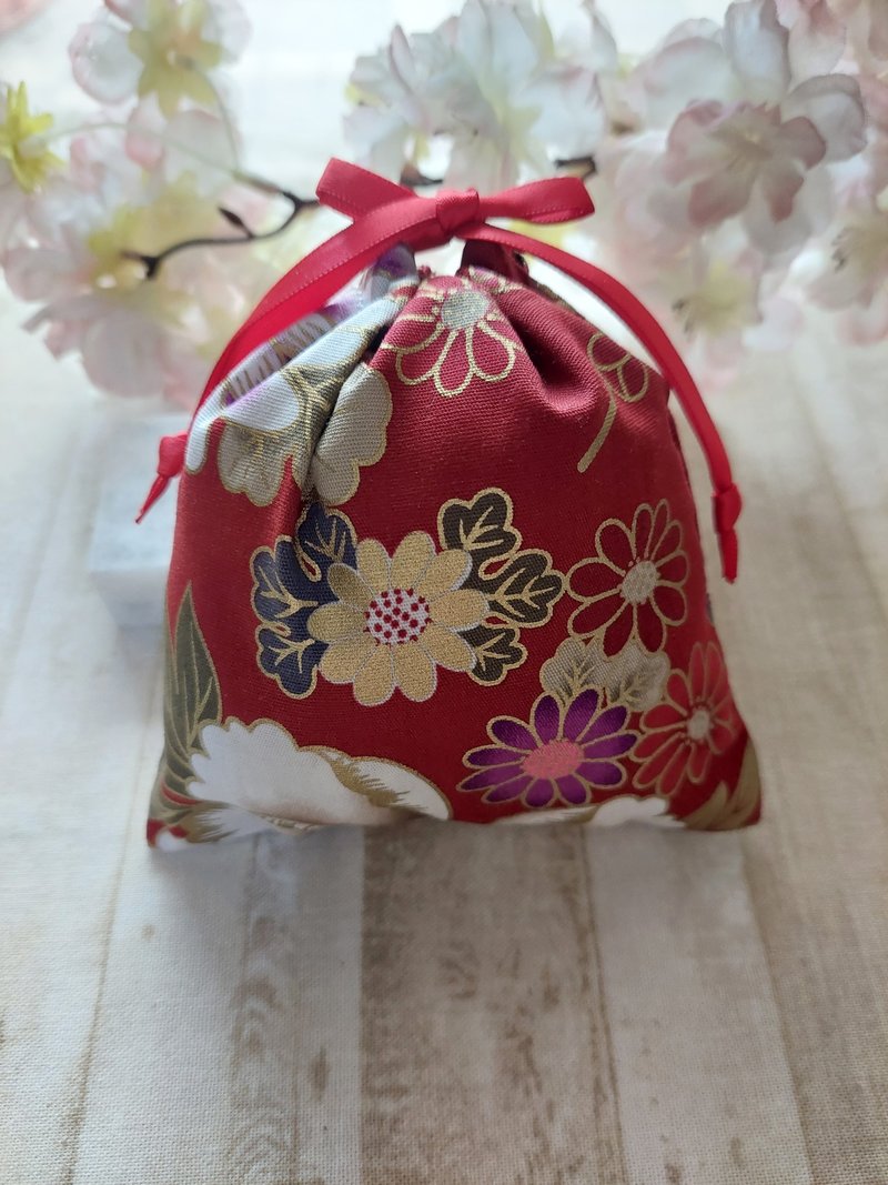 Longyun Pavilion-Red Bottom Phnom Penh Floral Pattern Storage Bag - กล่องเก็บของ - ผ้าฝ้าย/ผ้าลินิน 