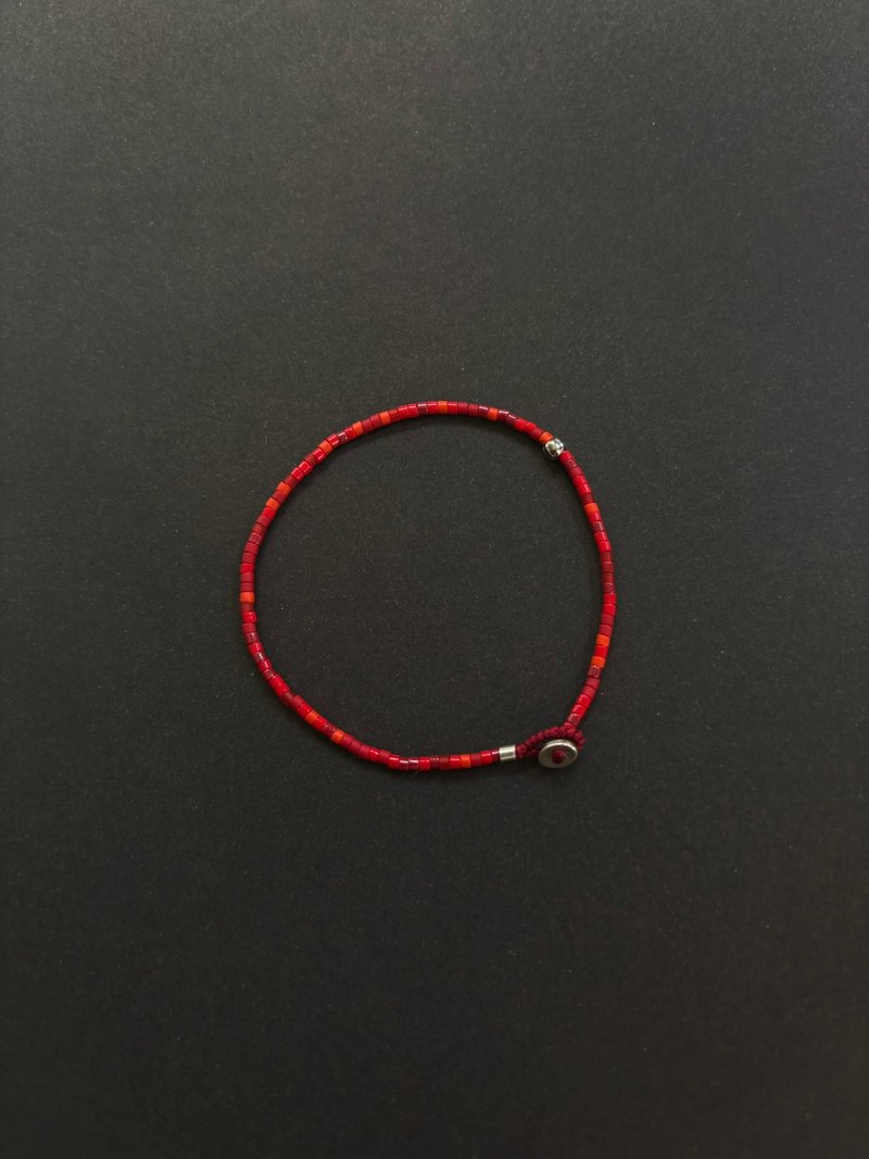 日本製ニッチなユニークミックスレッド系 ヴィンテージ加工925シルバー留め具 極細ブレスレット スタイリッシュで合わせやすい - ブレスレット - ガラス レッド