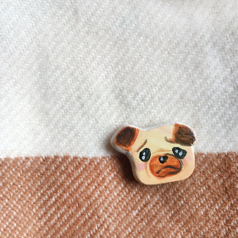 Handmade painted Pug dog pin - เข็มกลัด - ดินเหนียว สีนำ้ตาล