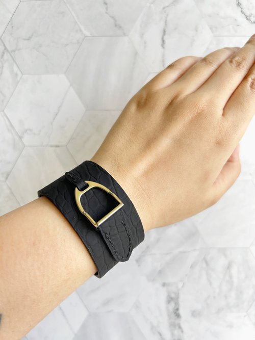 Nothing Leather Workshop Made in HK 原創手工皮革 馬蹄鐵鱷魚皮牛皮 皮手環 | 手鐲 | 皮手環