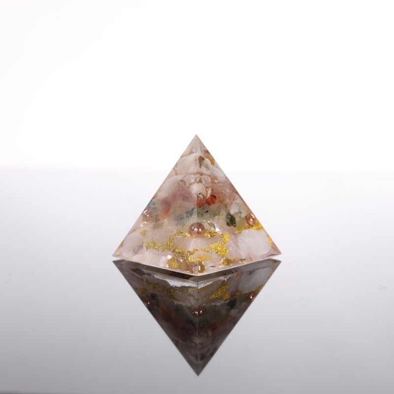 【交換禮物】溫柔之塔-奧剛小金字塔Orgonite水晶礦石粉晶戀運 - 擺飾/家飾品 - 半寶石 多色