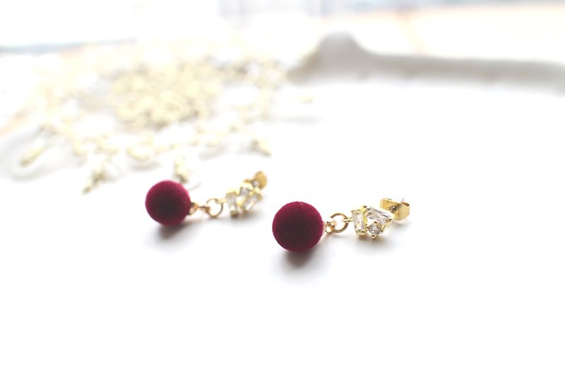 The red-zircon brass earrings - ต่างหู - โลหะ สีแดง