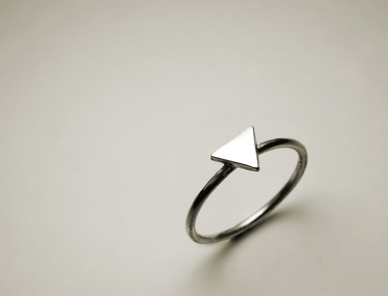 Abstract triangle Silver ring - แหวนทั่วไป - โลหะ สีเงิน
