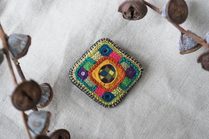 Large clay brooch with mirror embroidery - เข็มกลัด - งานปัก หลากหลายสี