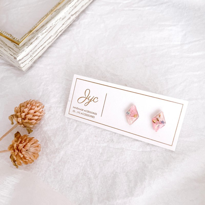 Pink hydrangea real flower Japanese earrings handmade earrings/painless Clip-On/UV wearing accessories - Earrings & Clip-ons - Resin Pink