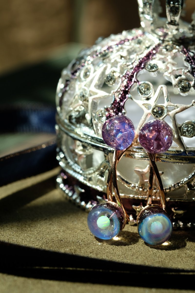 Galaxial Crystal (earrings)  晶凝宇宙 (紫色耳環) - 耳環/耳夾/耳骨夾 - 玻璃 紫色