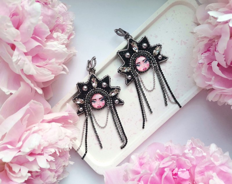 Earrings russian style matryoshka nesting dolls - 耳環/耳夾/耳骨夾 - 其他材質 黑色