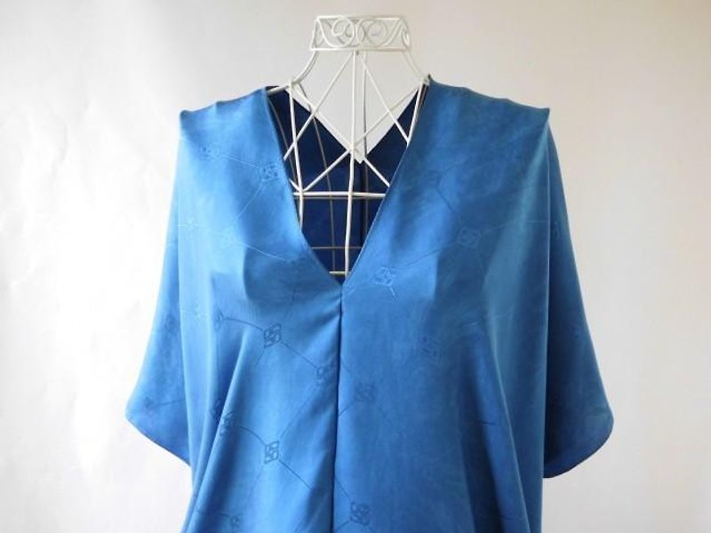 Indigo fresh leaf dyeing, 100% silk tunic - เสื้อผู้หญิง - ผ้าไหม สีน้ำเงิน