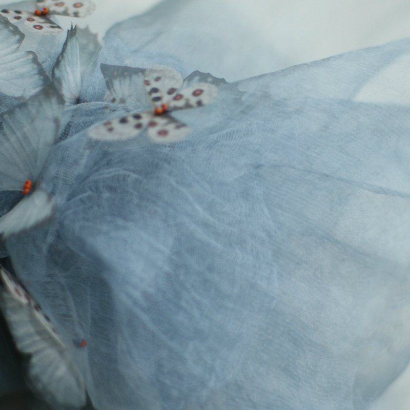 蝴蝶紗片+深淺色皺褶桑蠶絲薄紗雙層圍巾 晨曦藍 Scarf - 圍巾/披肩 - 絲．絹 藍色