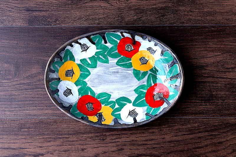 湖畔に咲く椿のオーバルプレート・上絵 - 盤子/餐盤 - 陶 多色
