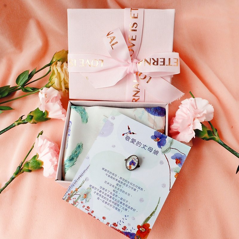 [Mother's Day gift box] for mother-in-law | Mother-in-law, orchid silk scarf with silk scarf buckle gift box - ผ้าพันคอ - ผ้าไหม 