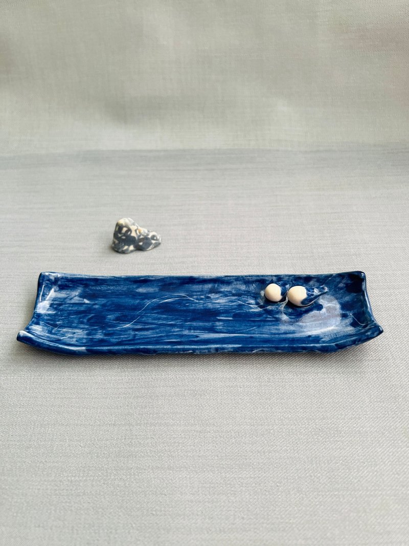 Blue River hand-painted long tray 17.8 x 5.1 x 2 cm and small incense stick - Items for Display - Pottery 