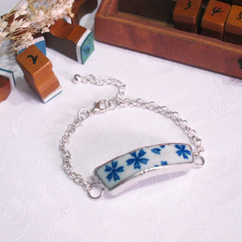 [Blue] fracture traces shaped ceramic bracelet - Bracelets - Porcelain 