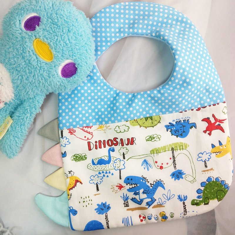 Dinosaur World - 2 colors available. Bib with dorsal fin and tail shape without hemming (name can be embroidered) - ผ้ากันเปื้อน - ผ้าฝ้าย/ผ้าลินิน สีน้ำเงิน