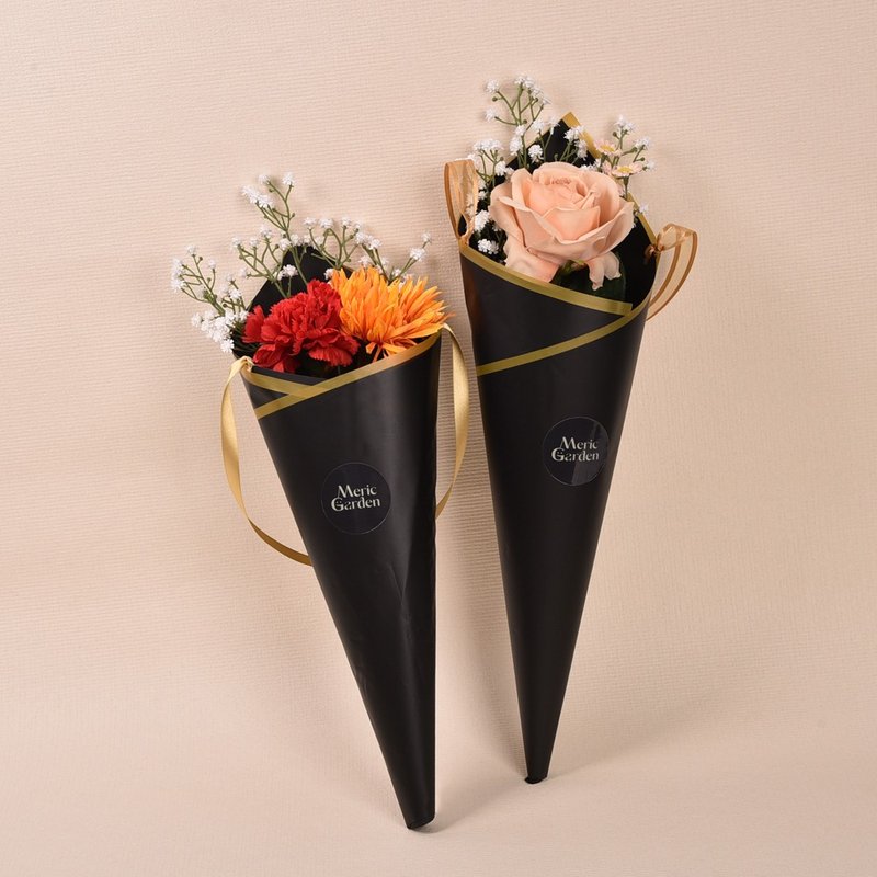 畢業季 Meric Garden  感謝繁星 畢業季限定花禮 不凋花 - 乾燥花/永生花 - 其他人造纖維 粉紅色