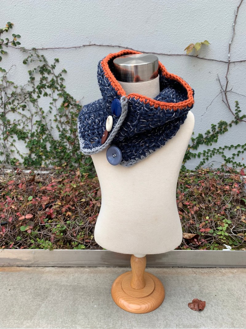 Creative organic cotton cowl -hand crochet scarf (midnight blue) - ผ้าพันคอ - ผ้าฝ้าย/ผ้าลินิน สีน้ำเงิน