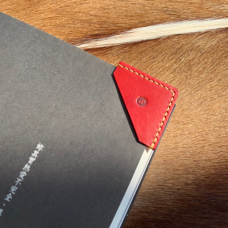 Page corner clips - Bookmarks - Genuine Leather Red