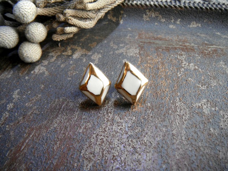 Gold jewel cut earrings / earrings hishigata white - ต่างหู - ดินเผา ขาว