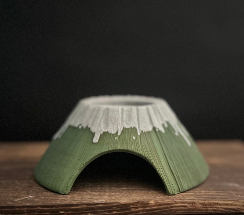 Matcha Snow Mountain Hideaway - Other - Pottery Green