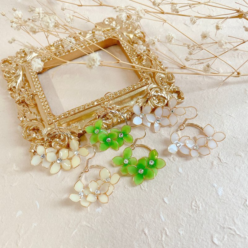 [Summer-Hydrangea Wreath] Hydrangea resin earrings crystal flower earrings Maki Flower Blossom Time - ต่างหู - เรซิน 