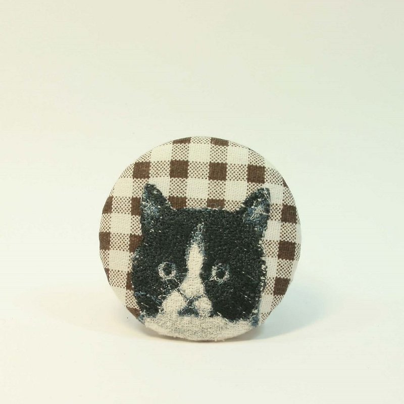 Embroidery Big Pin 08-Black and White Cat - Brooches - Cotton & Hemp Brown