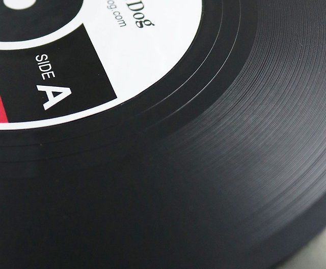 シンプルで軽量なブラックプラスチックのレコード盤型ブックエンド