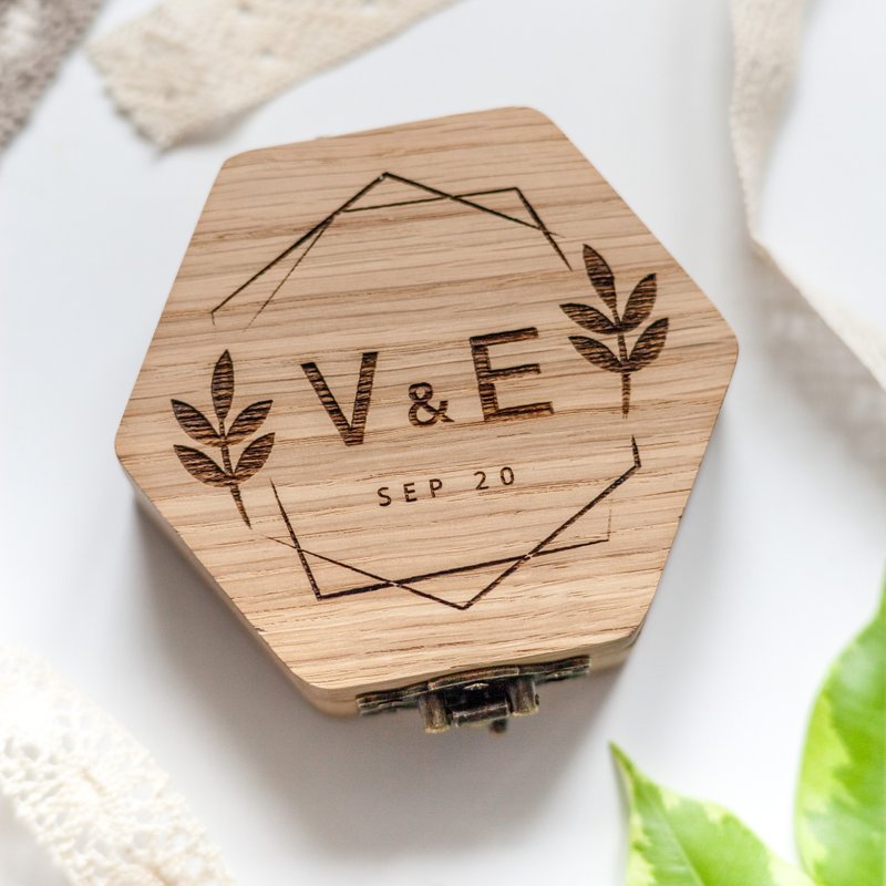 六角雙婚戒盒個性|訂婚戒指架| 高分辨率照片| CLIPARTO木製的 - 其他 - 木頭 多色