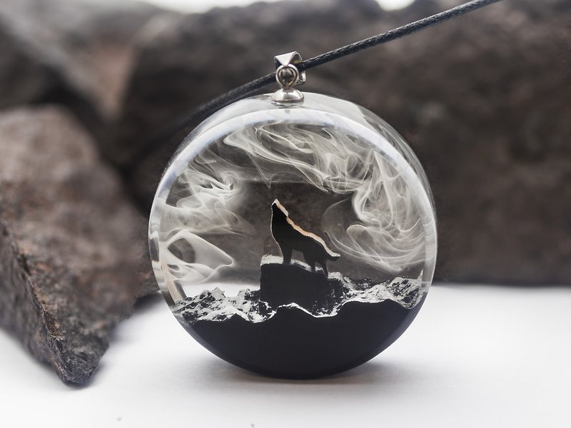 Unique black Wolf pendant wood resin necklace wooden epoxy jewelry for men women - สร้อยคอ - ไม้ สีดำ