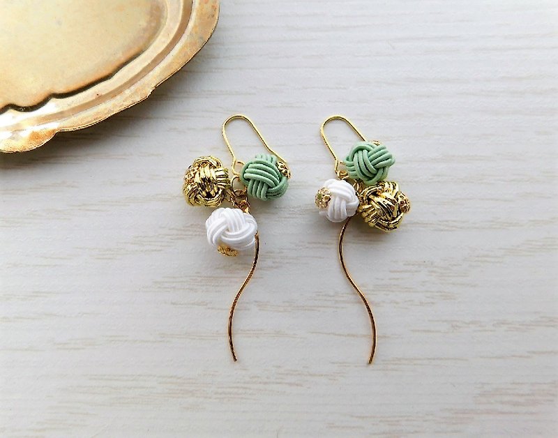 Mizuhiki ball knot swaying earrings - Earrings & Clip-ons - Silk Green