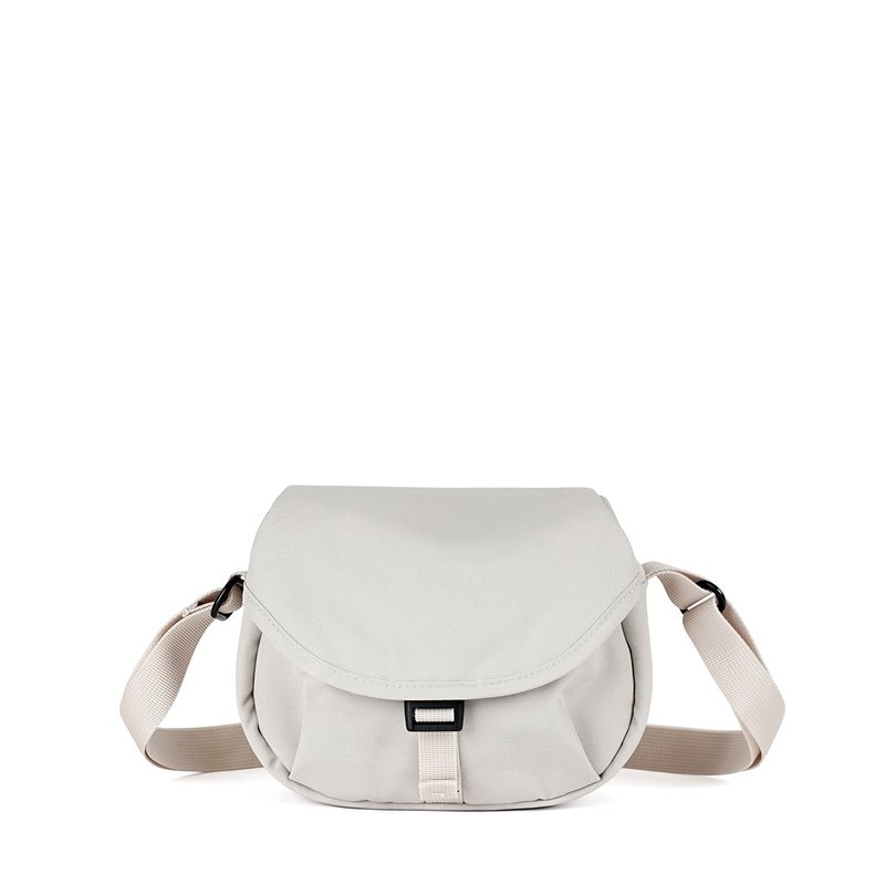VENUS 小型軽量カメラバッグ (グレイッシュグレー) - ショルダーバッグ - サステナブル素材 グレー