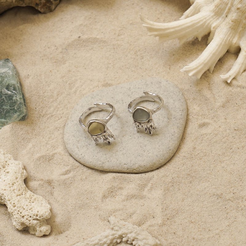 Mini Fire Jelly Fish Ring - 戒指 - 半寶石 銀色