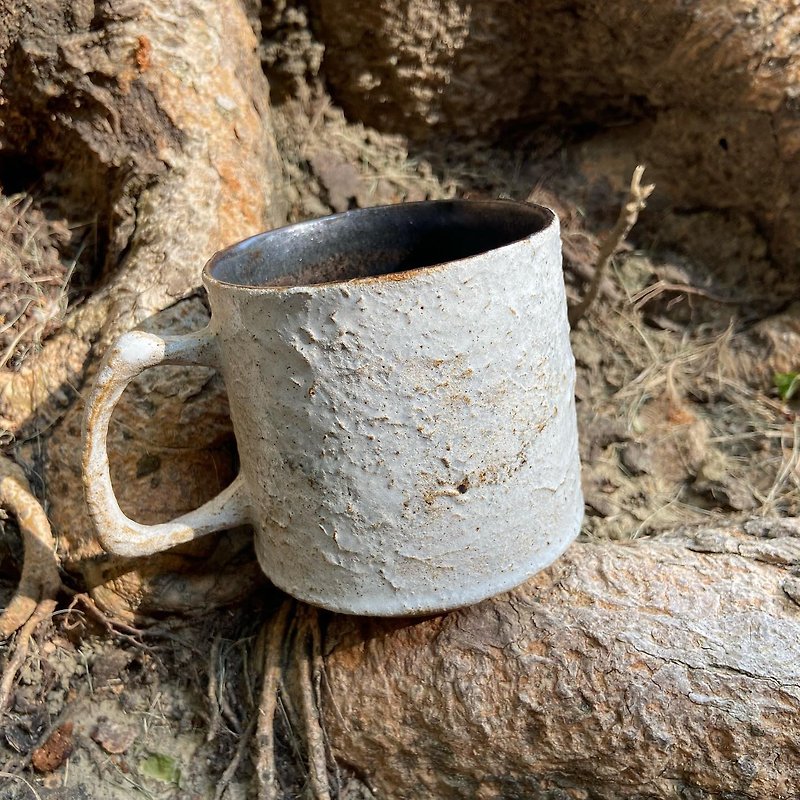 Xuemelt Series－Baifenyin Ceramic Handle Coffee Cup - Mugs - Pottery White